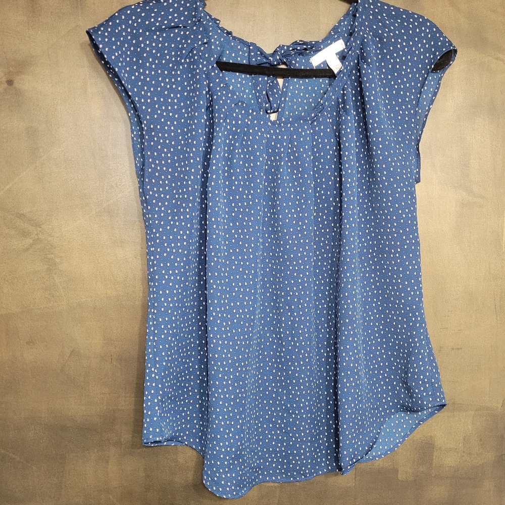 Flowy blue patterned blouse with tie in back